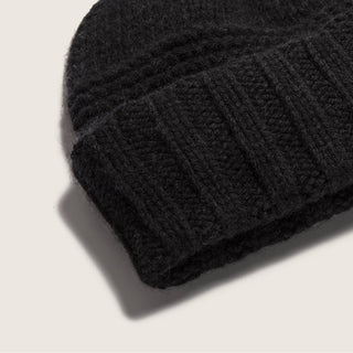 Close-up detail of the Will & Bear Doc Black Wool Fisherman’s Beanie showing thick ribbed texture and cuffed edge.