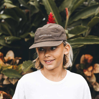 Boy wearing Little Archie Walnut kids hat
